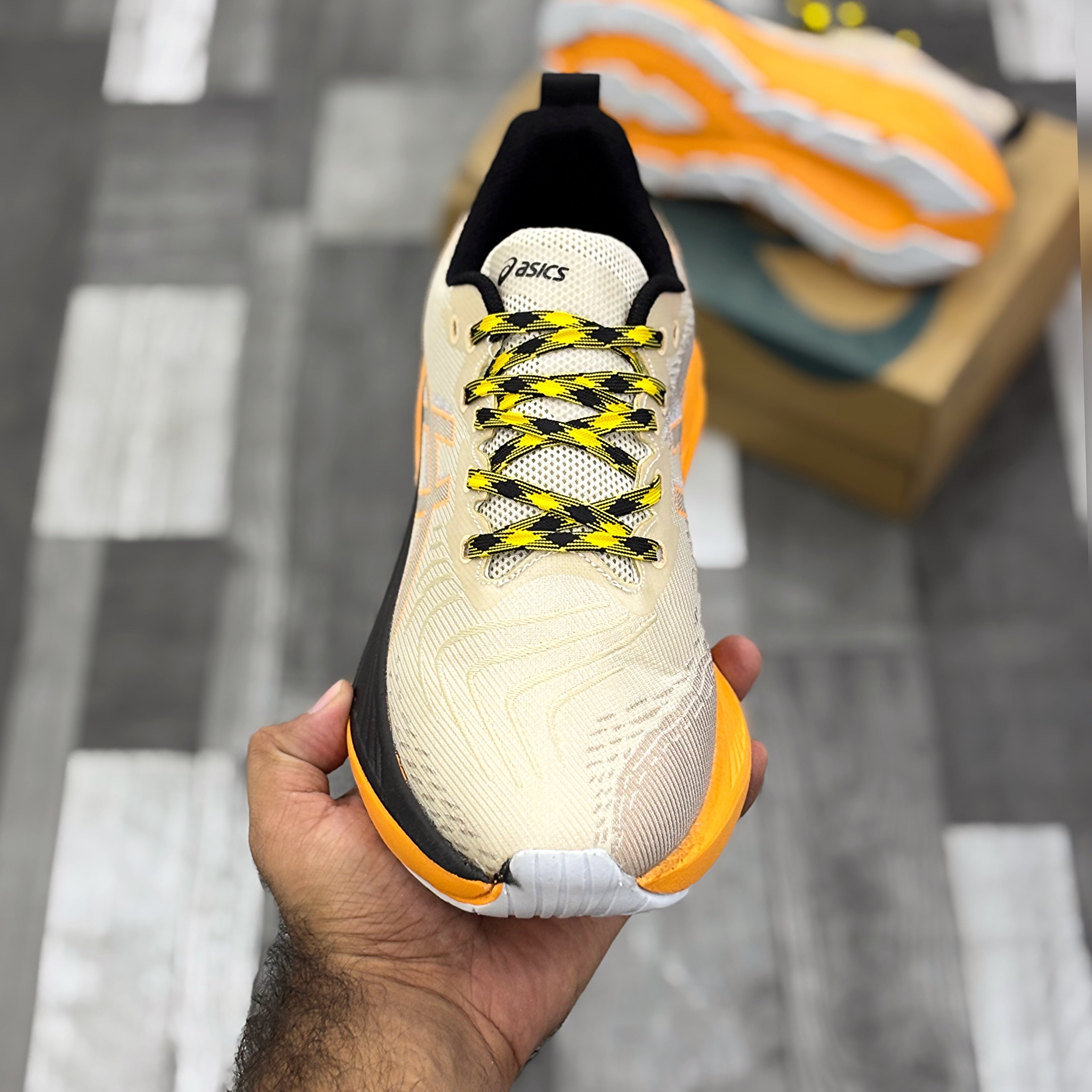 Asics Novablast 4 (Orange)