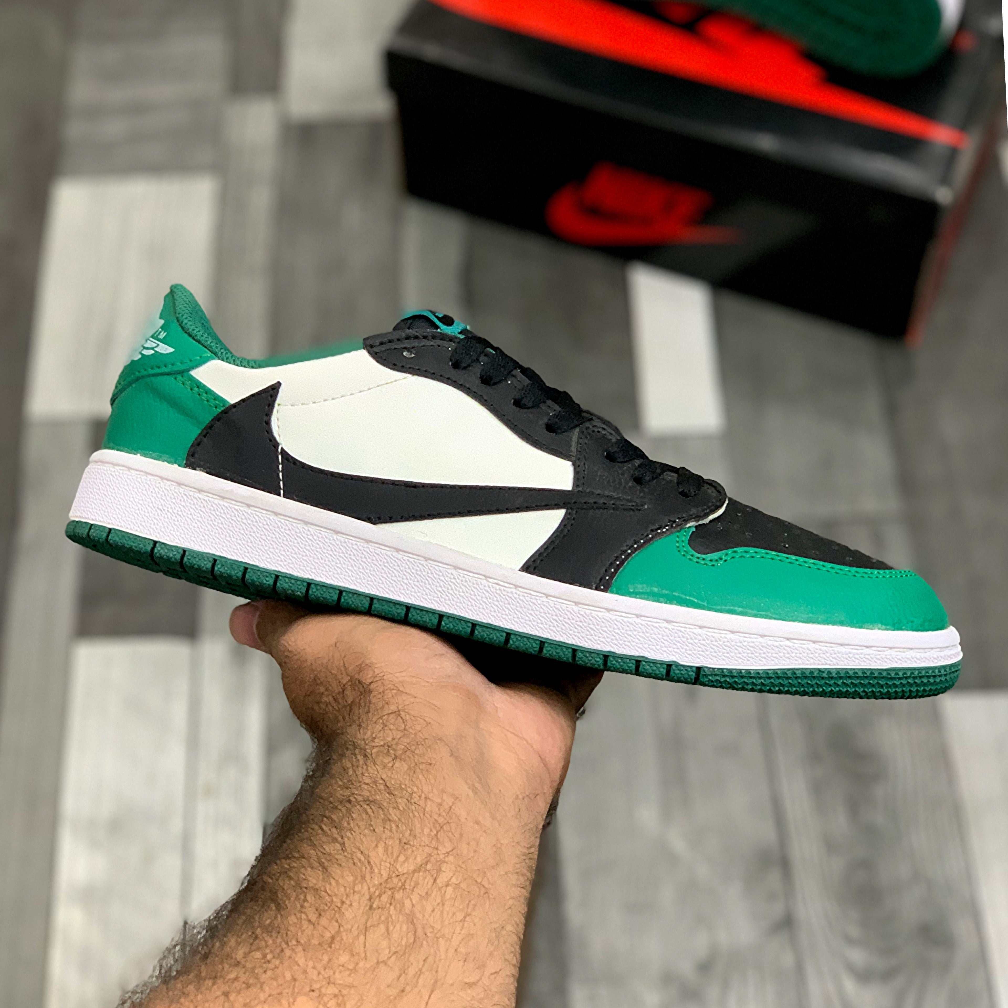 Aj-1 lows Traviis (Green)