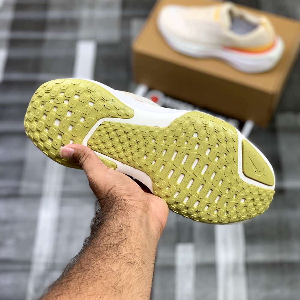 Nk Zooom X Invinciible Runn 3 (Cream Topaz) - ShoesRepublic