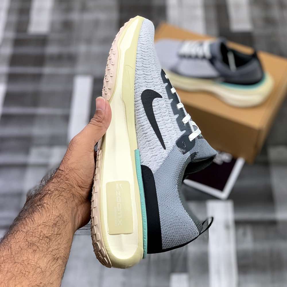 Nk Zooom X Invinciible Runn 3 (Grey) - ShoesRepublic