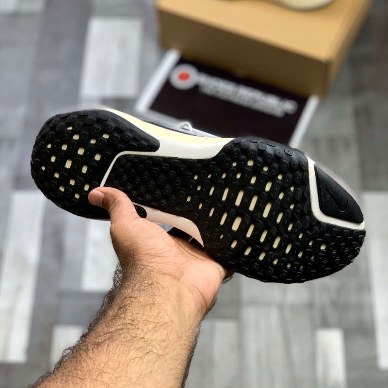 Nk Zooom X Invinciible Runn 3 (Off Wheat White) - ShoesRepublic