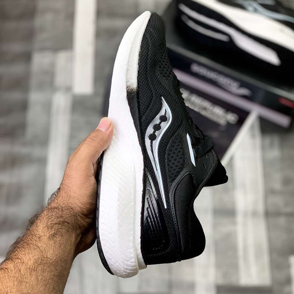 Sauconny Triiumph 21 (Black White) Top Premium Batch - ShoesRepublic