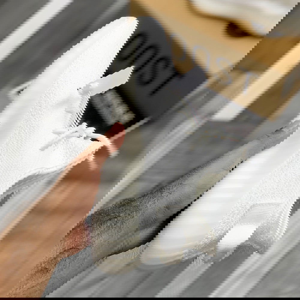 Yeeezzyy 350 v2 (Triple White) 1:1 UA batch - ShoesRepublic