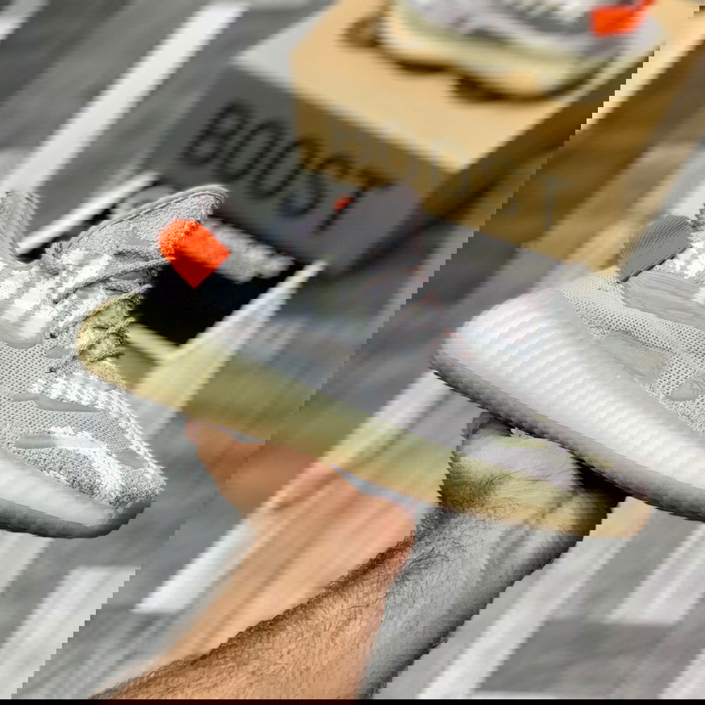 Yeeezzyy 350 v3 Glow (Tail Lights) Real Boost Premuiim Batch - ShoesRepublic