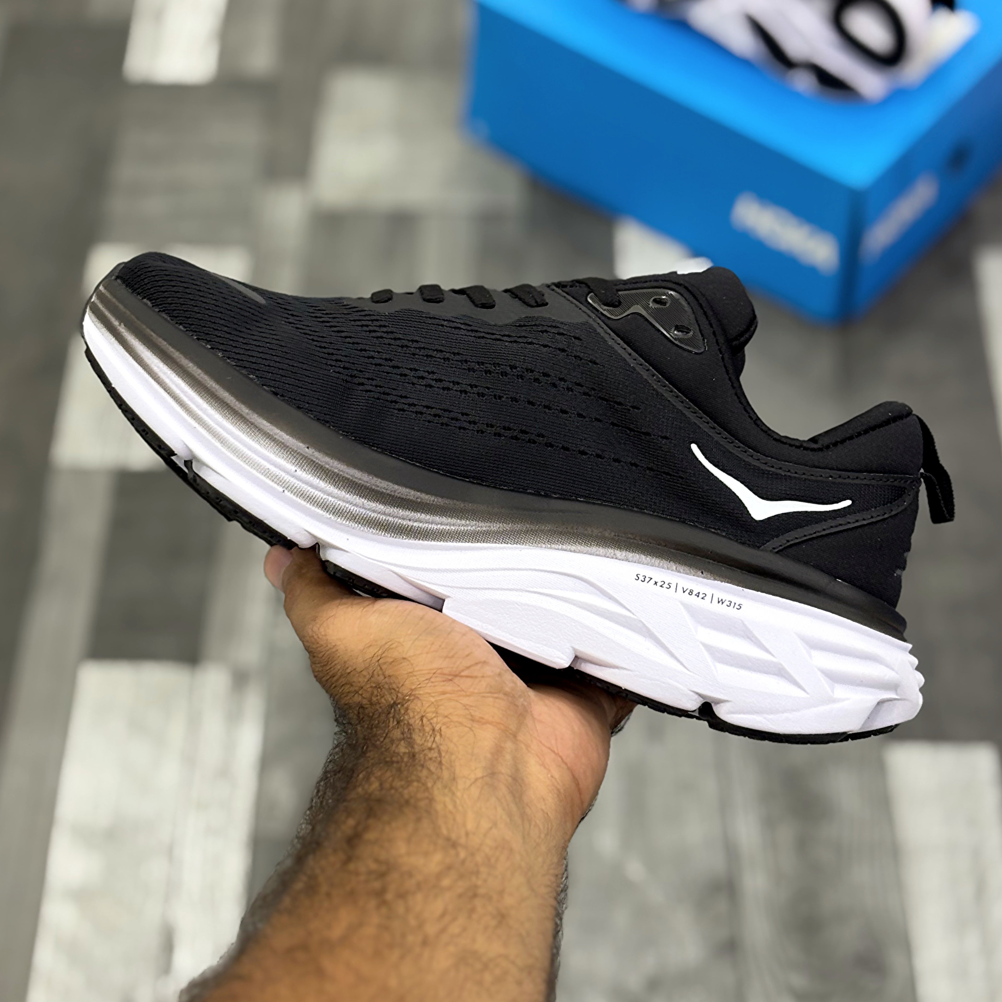 Hoka Bondi 8 (Black White)