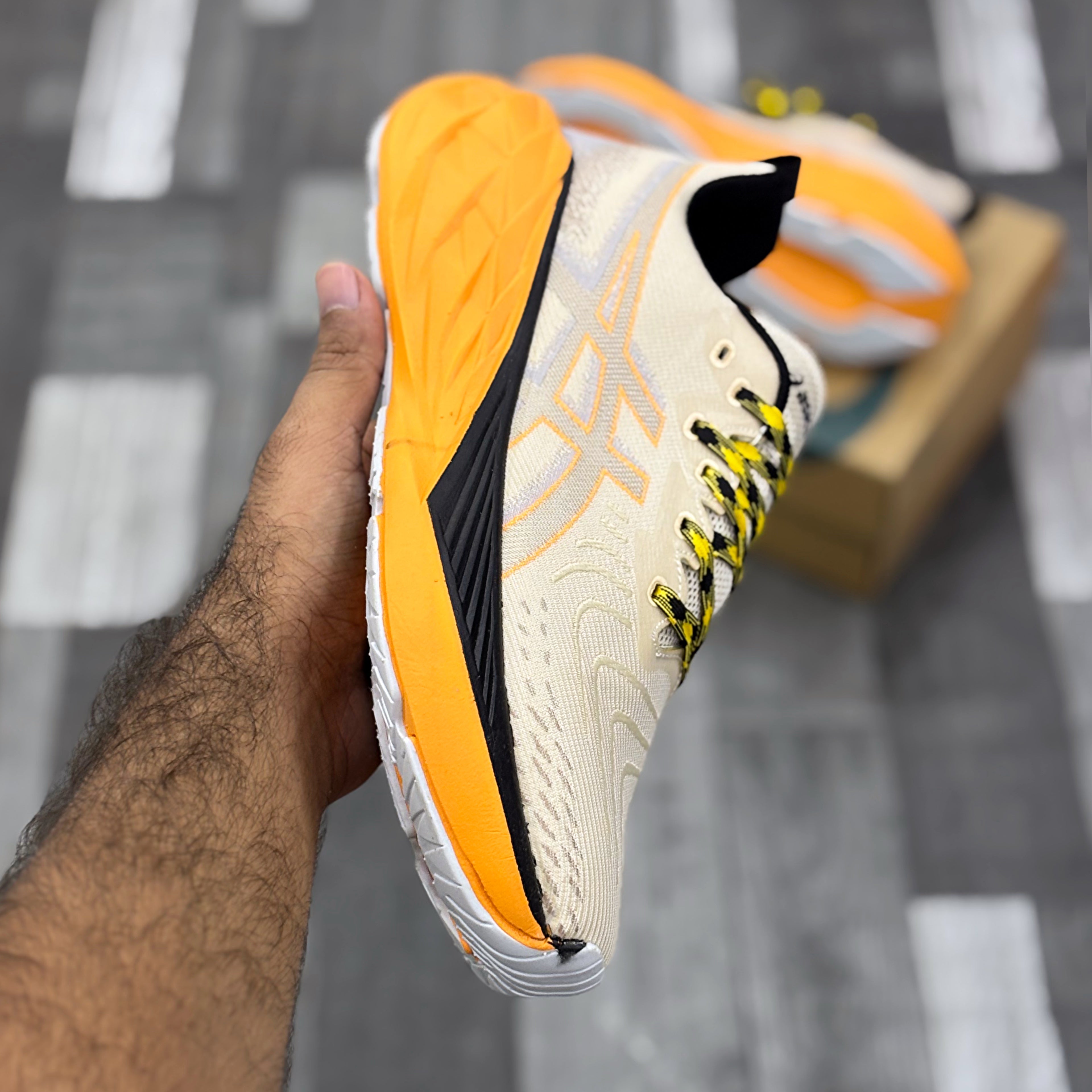 Asics Novablast 4 (Orange)