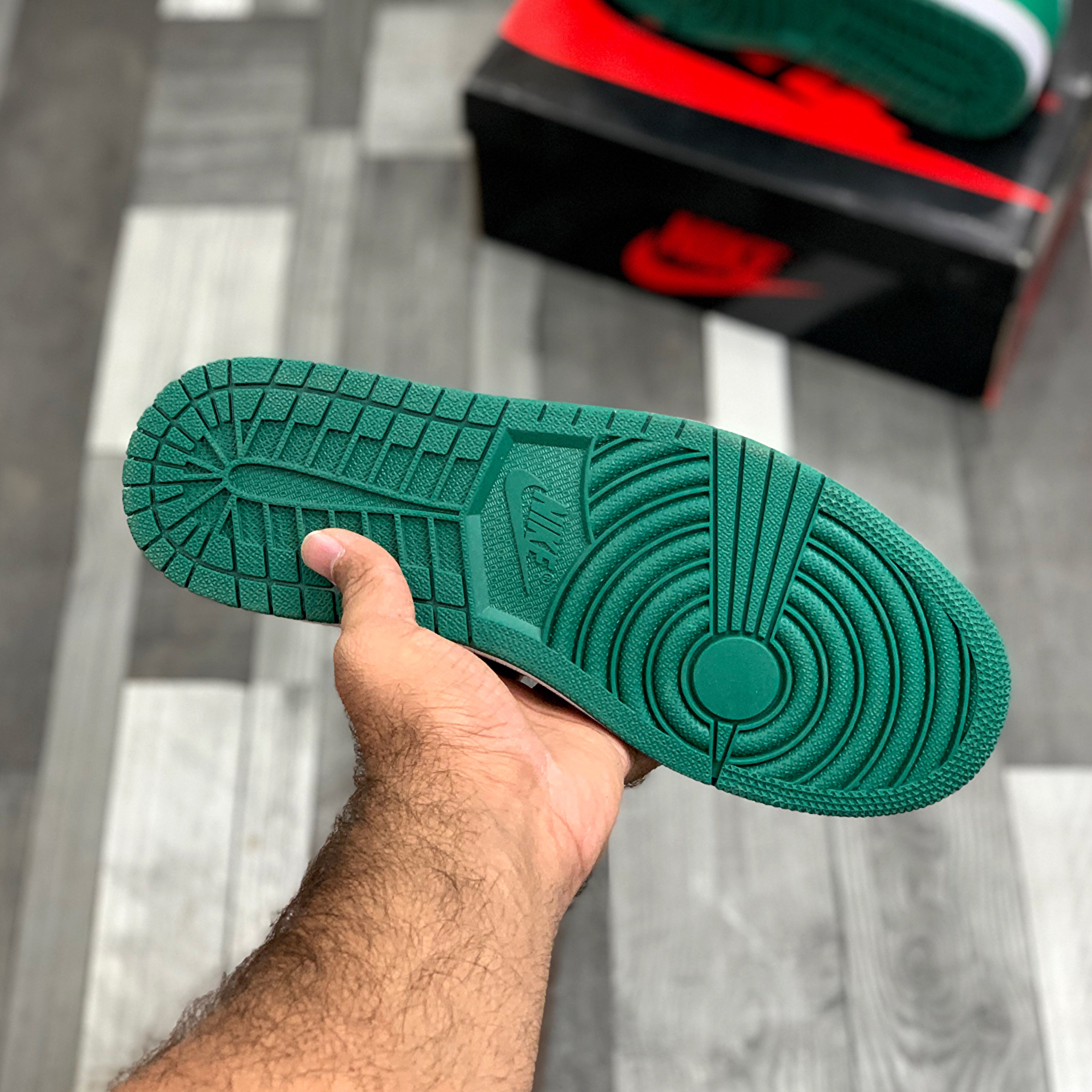 Aj-1 lows Traviis (Green)