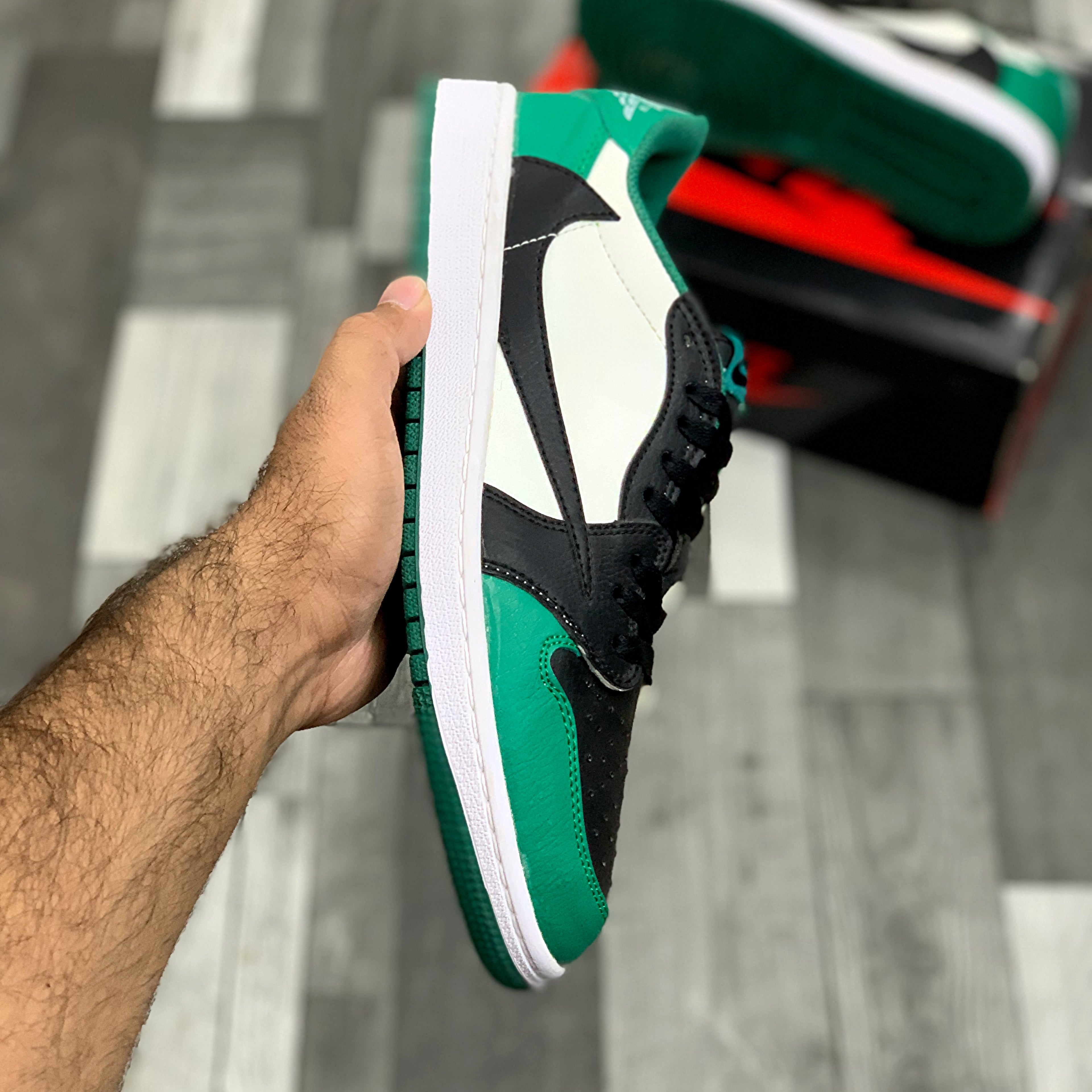 Aj-1 lows Traviis (Green)