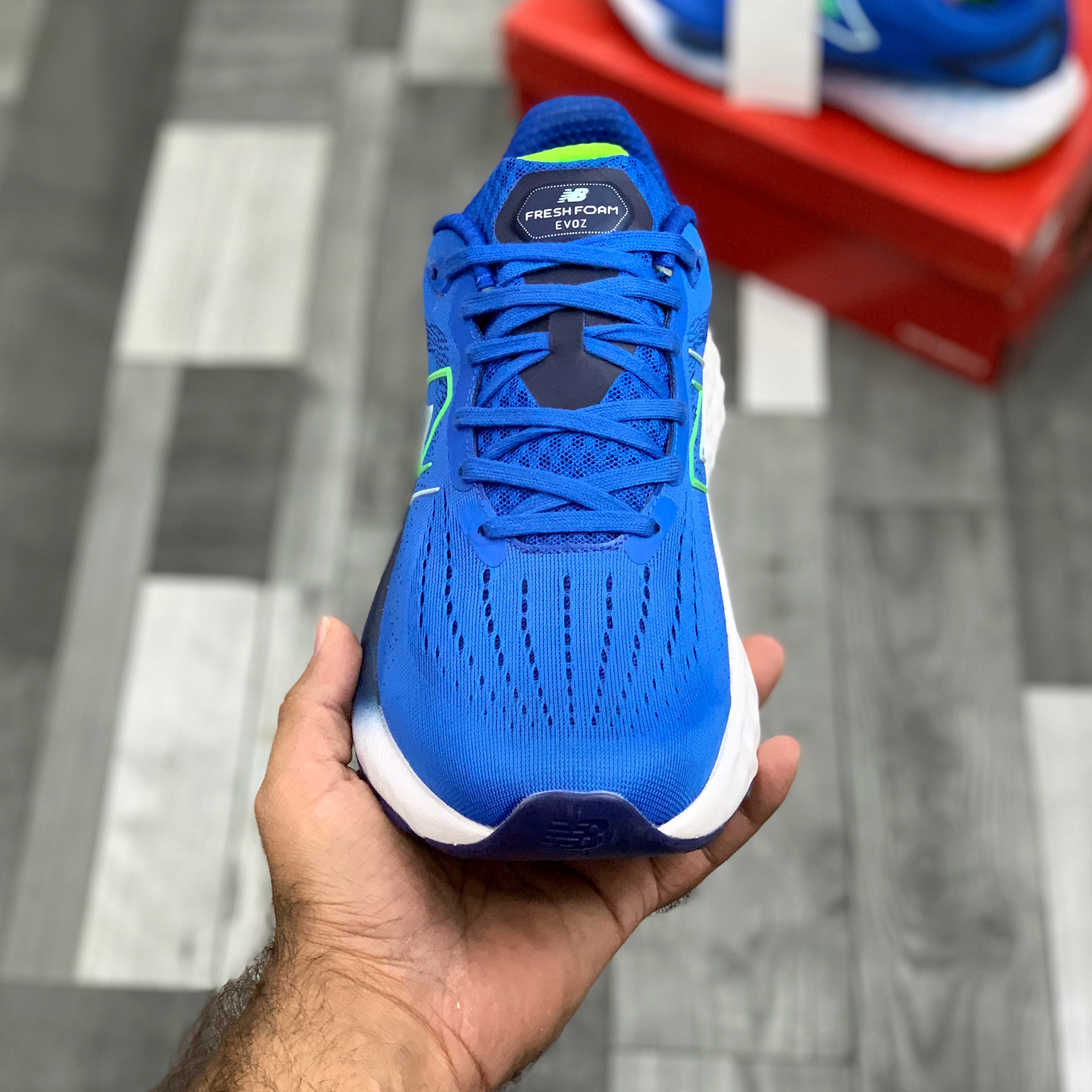 NB Fresh Foam Evoz V2 (Electric Blue)