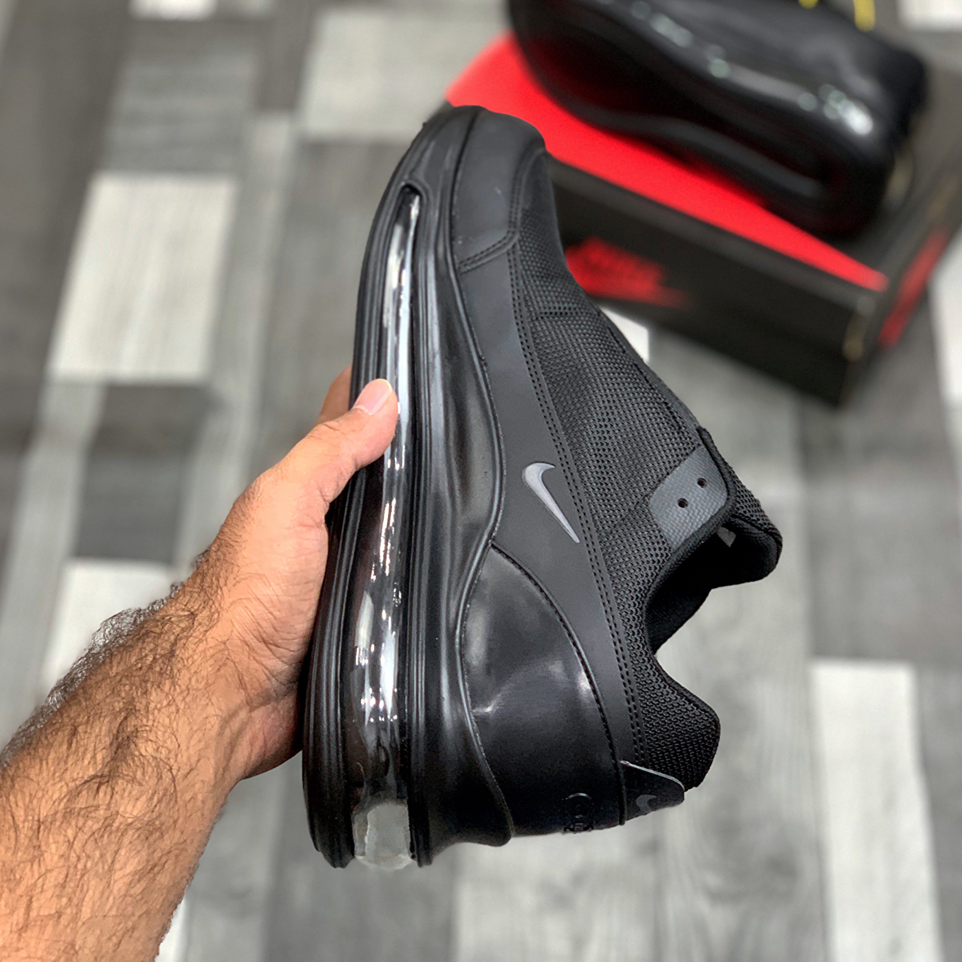 Air Max (Triple Black)