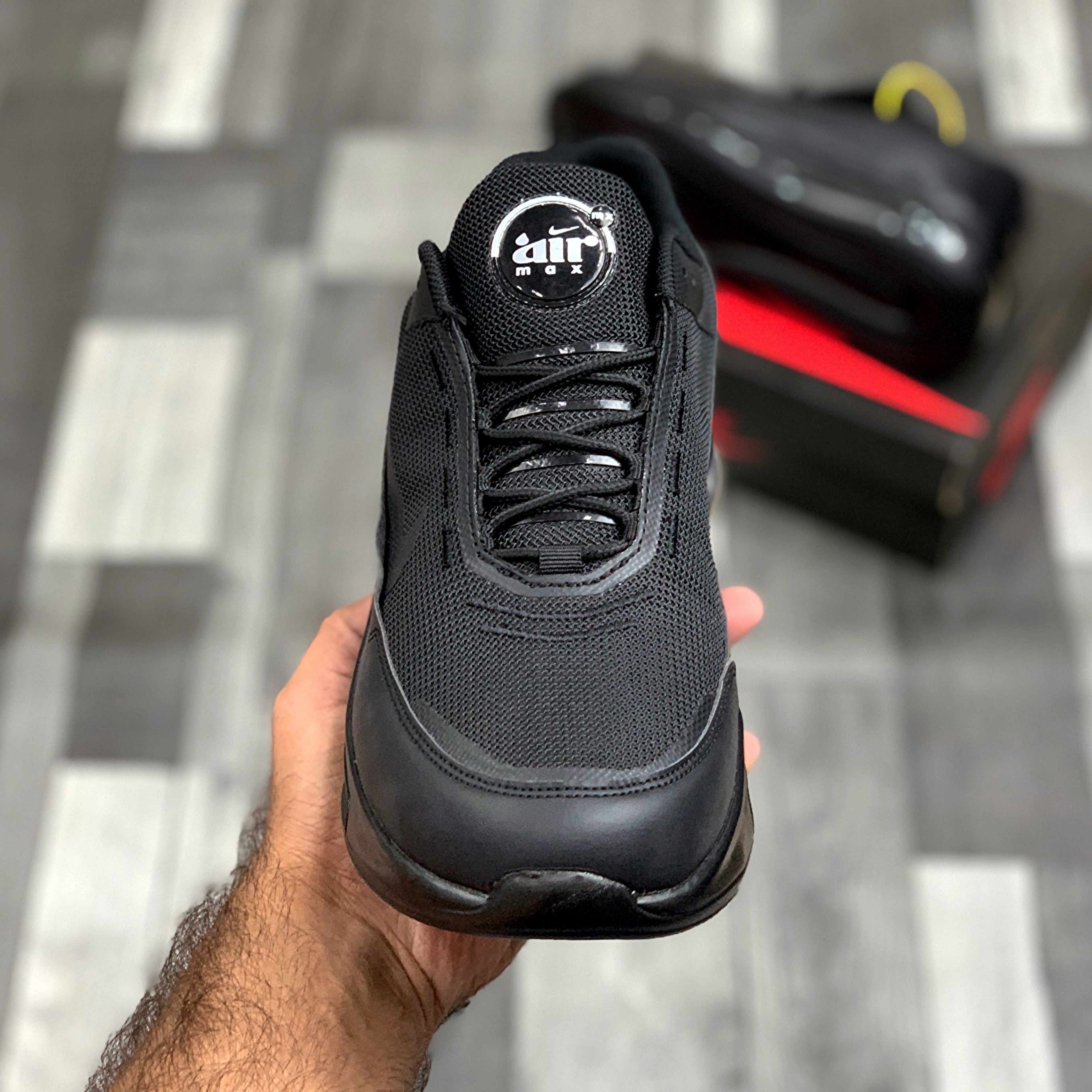 Air Max (Triple Black)