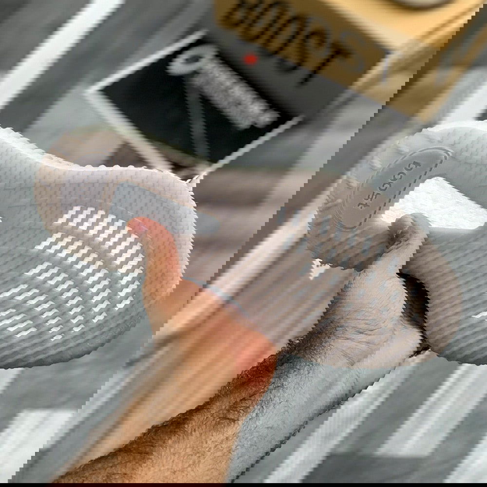 Yeeezzyy 350 v2 (Tail Lights) 1:1 UA batch - ShoesRepublic 